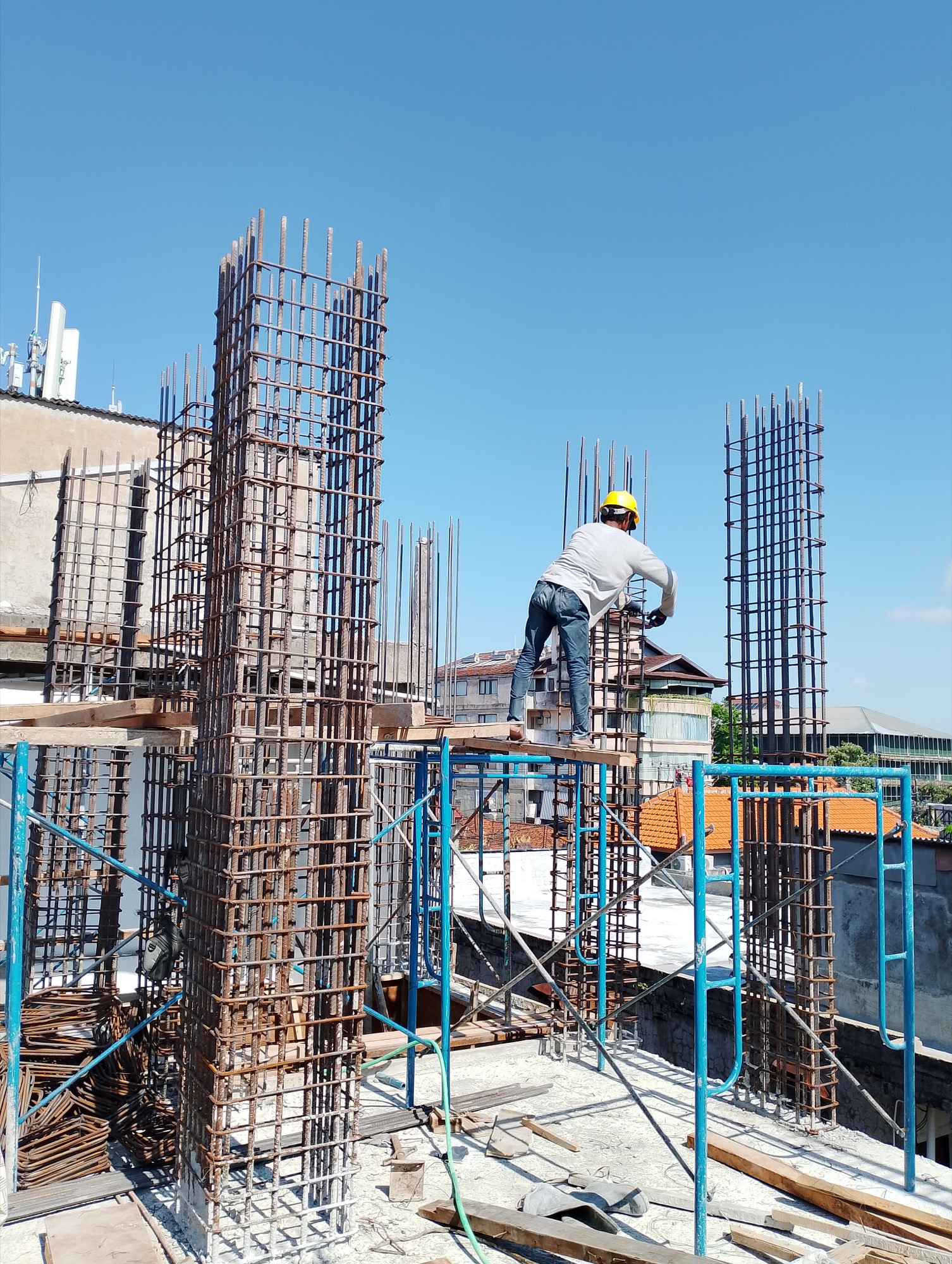 A Mega Mesari Group crew working on a reinforced concrete structure